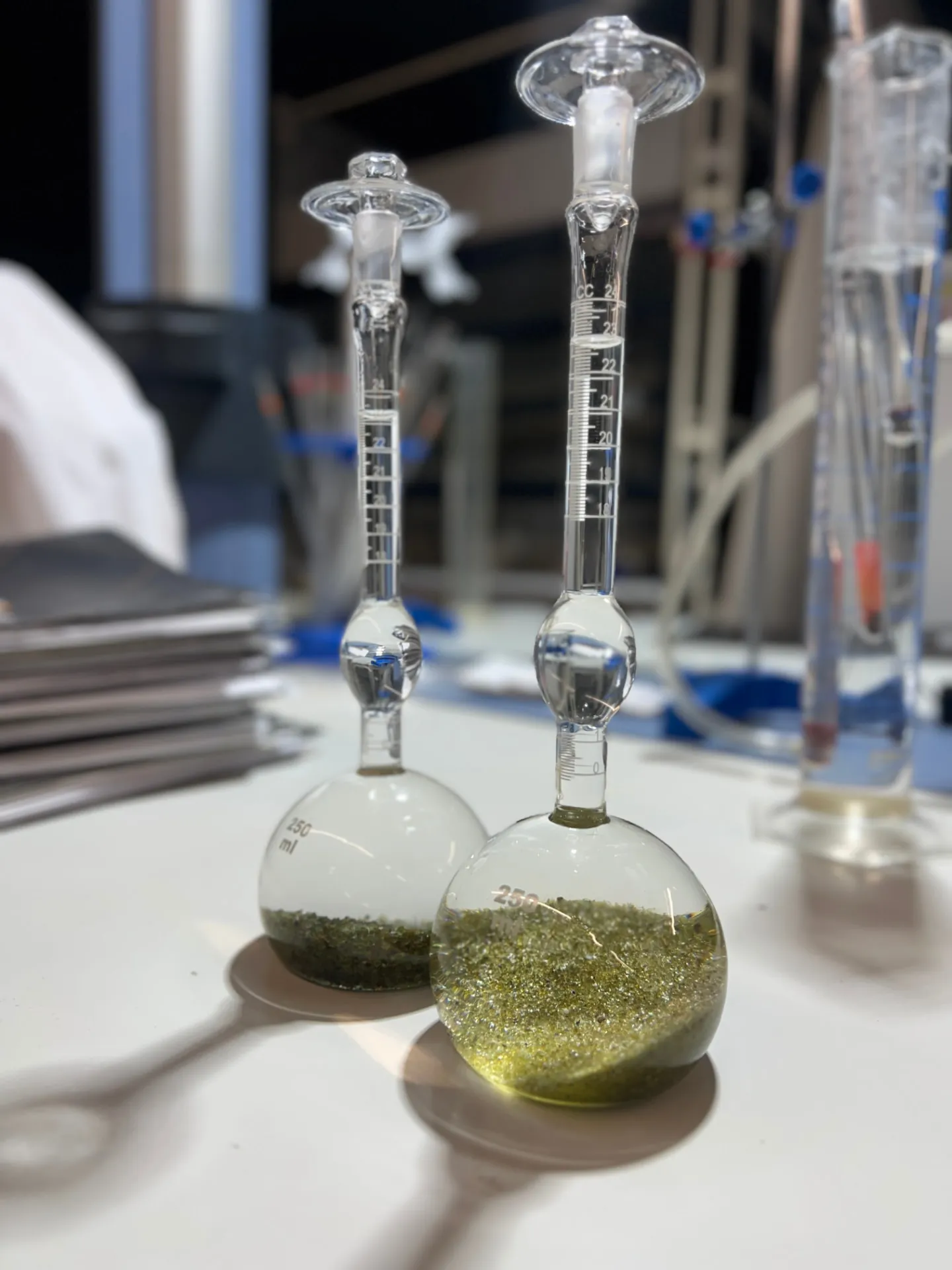 Matraces aforados con vidrio reciclado en ensayo de densidad y absorción