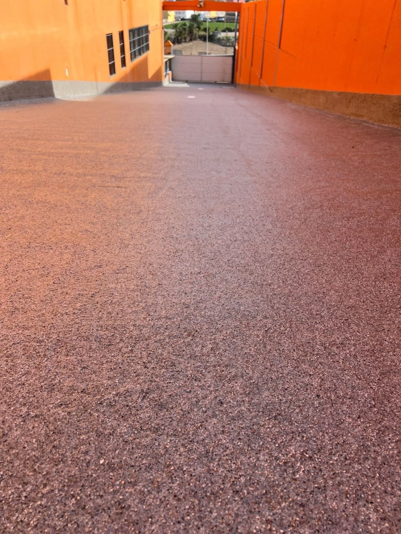 Detalle del acabado con árido técnico seleccionado