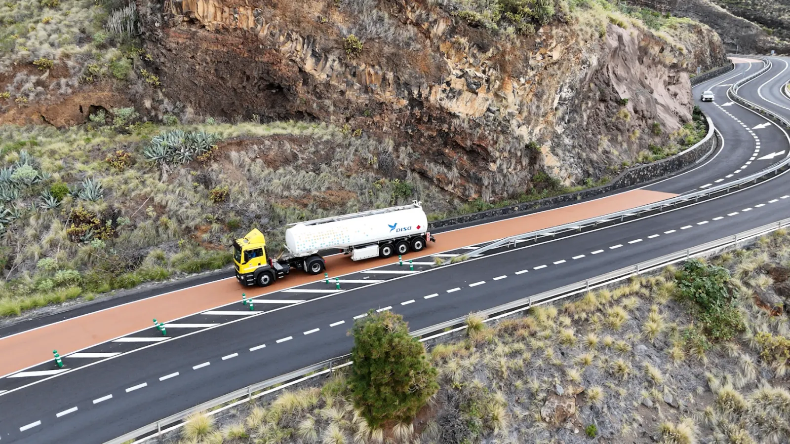 Continuous slip-resistant pavement on a public road