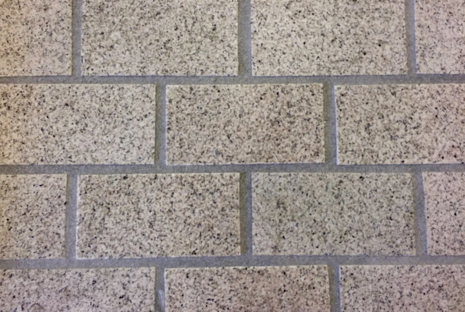Aparejo Zoruflex granítico claro moteado con junta gris